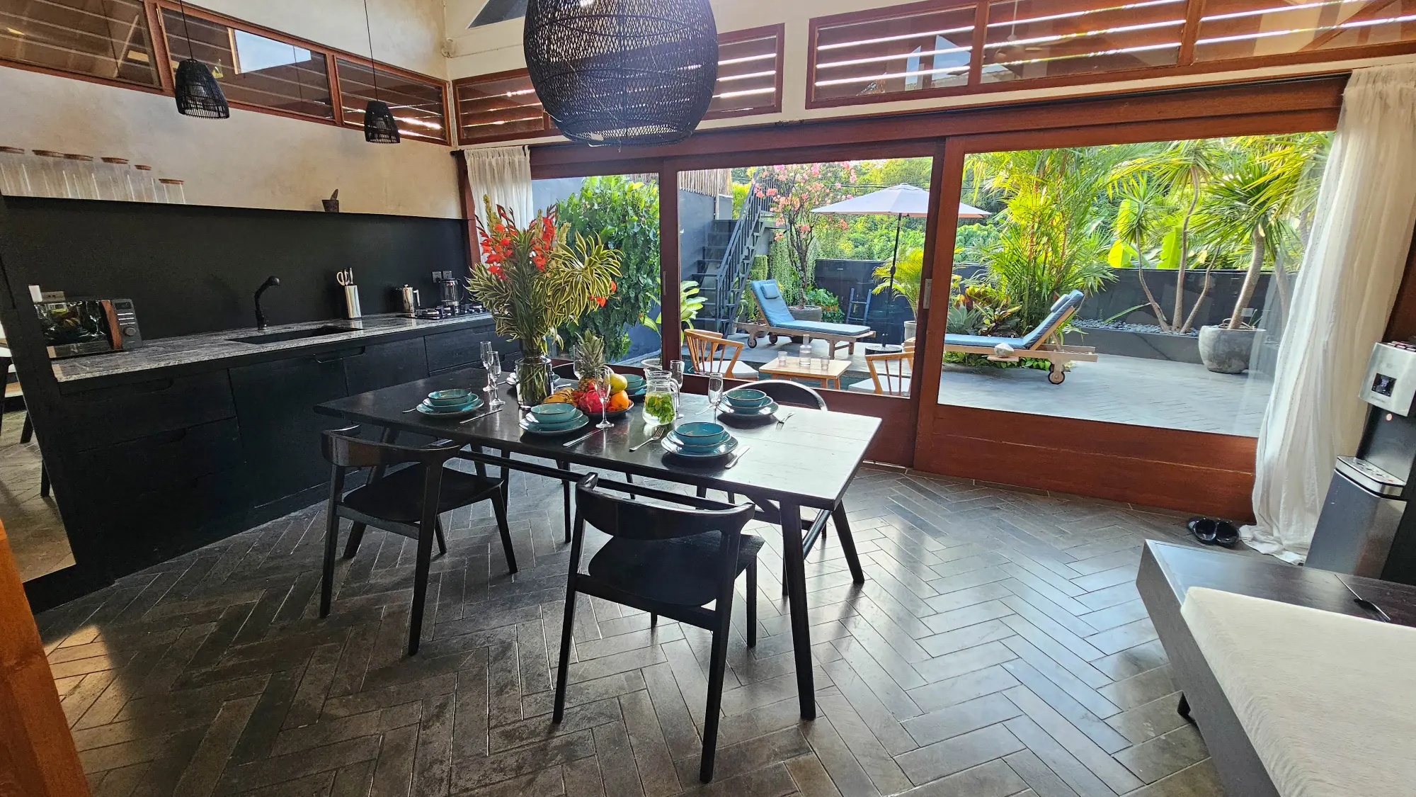 Modern Tropical 4-Bedroom Villa Complex in Pererenan2