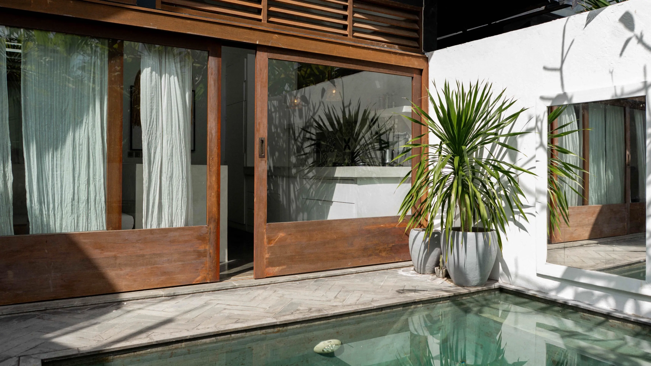 Modern Tropical 4-Bedroom Villa Complex in Pererenan5