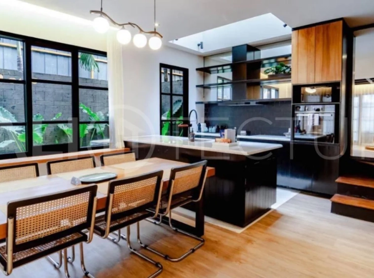 Prime-Location-3-Bedroom-Exclusive-Villa-for-Sale-near-Berawa-Beach-3