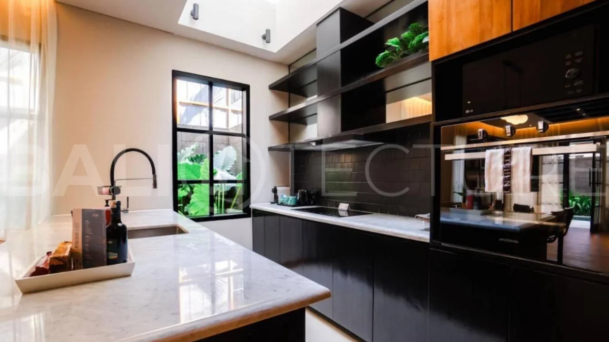 Prime-Location-3-Bedroom-Exclusive-Villa-for-Sale-near-Berawa-Beach-9