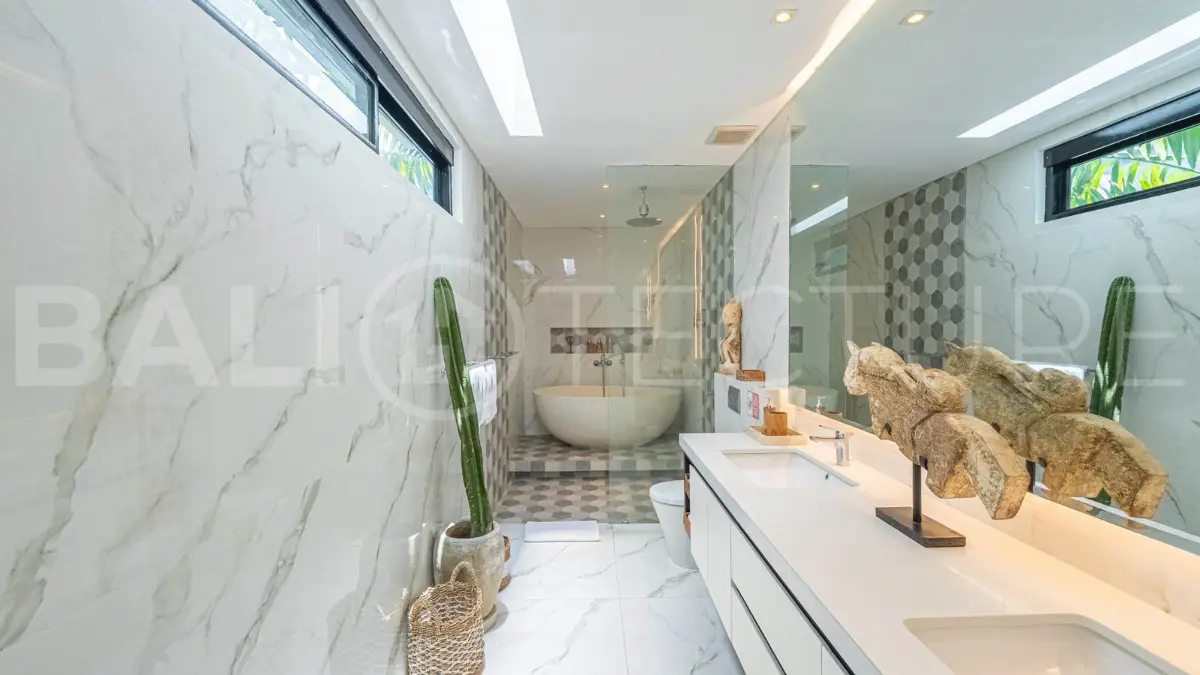 Spacious 3BR Villa in Seminyak – Ideal for Living or Investment11