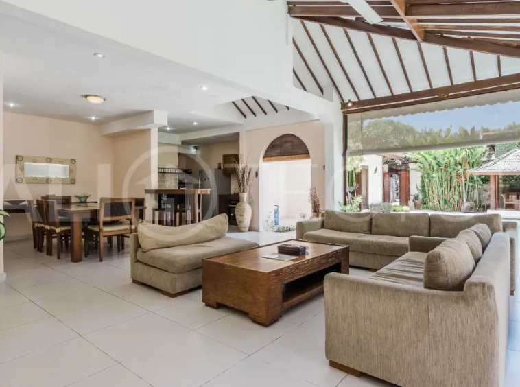 Comfortable Family Villa in Seminyak with Open Living16