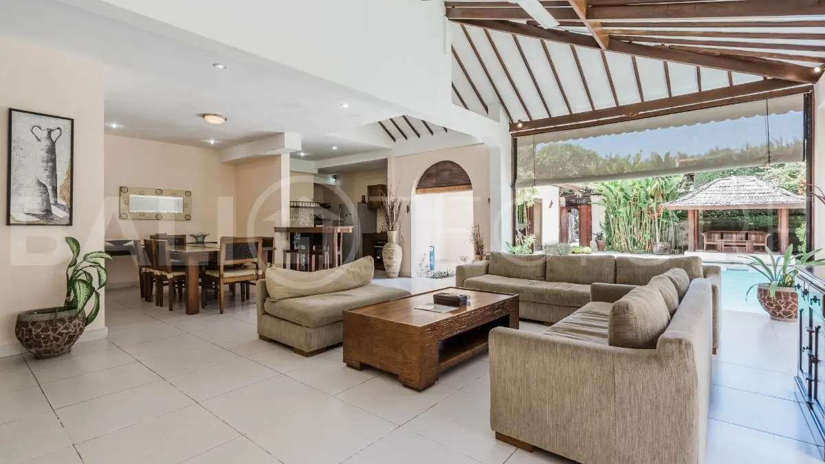 Comfortable Family Villa in Seminyak with Open Living16