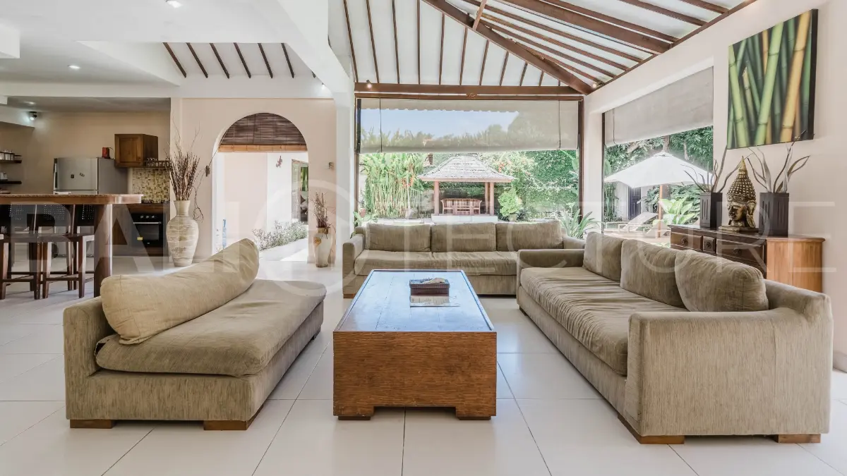 Comfortable Family Villa in Seminyak with Open Living17