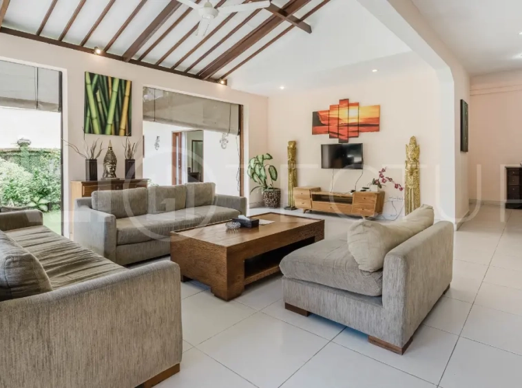 Comfortable Family Villa in Seminyak with Open Living18