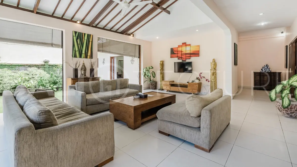 Comfortable Family Villa in Seminyak with Open Living18