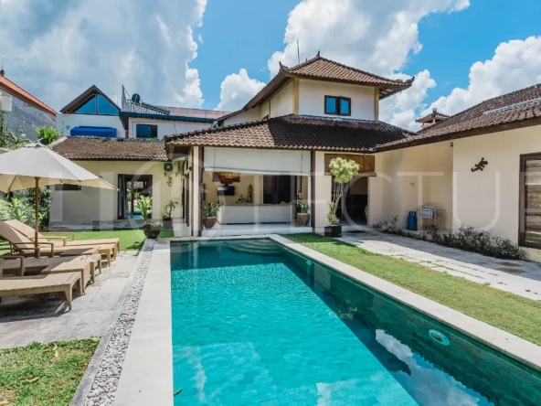 Comfortable Family Villa in Seminyak with Open Living5