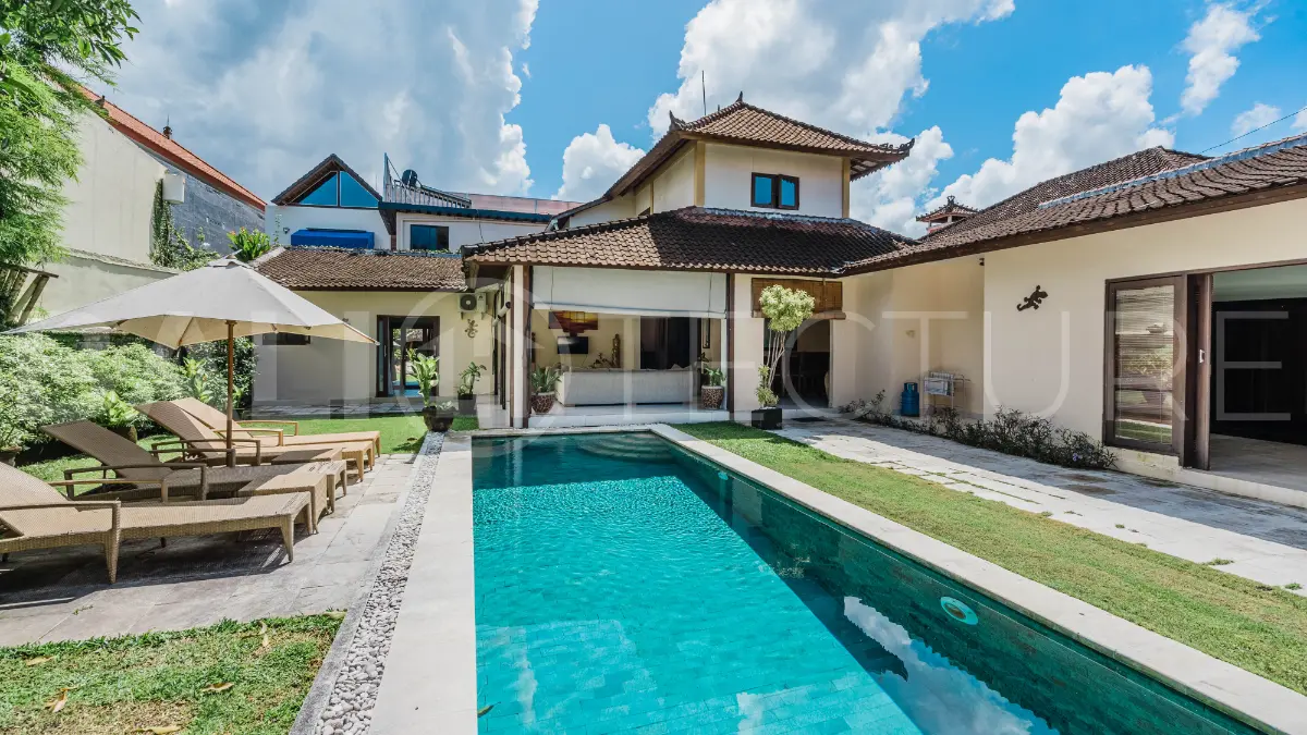 Comfortable Family Villa in Seminyak with Open Living5