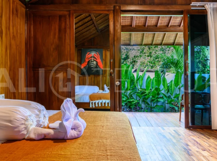 Charming-Wooden-1-Bedroom-Villa-for-Sale-in-Ungasan-8