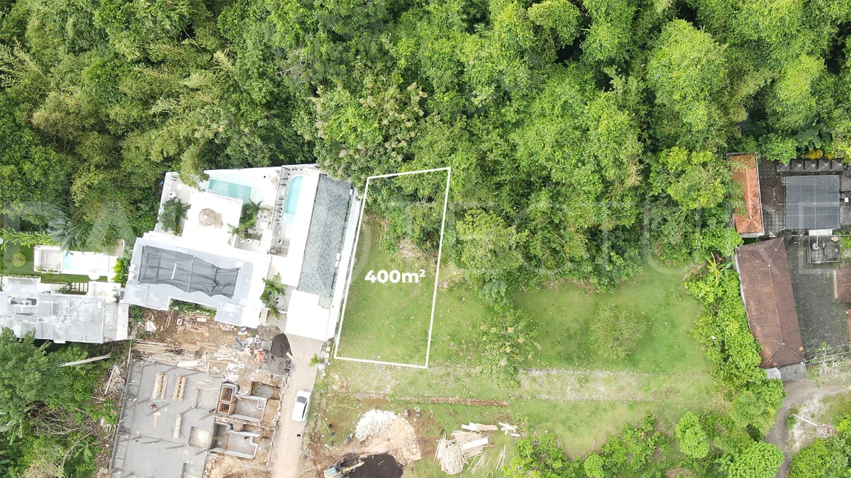 Strategic-400m2-Land-for-Sale-between-Ungasan-and-Uluwatu-3