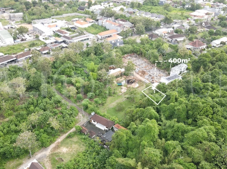 Strategic-400m2-Land-for-Sale-between-Ungasan-and-Uluwatu-7