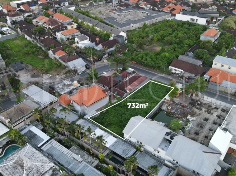 Strategic-Commercial-732m2-Land-for-Sale-in-Seminyak-3