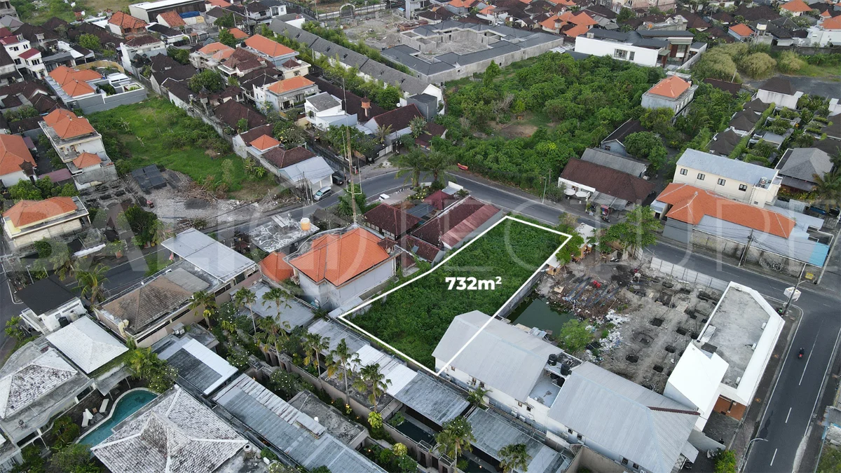 Strategic-Commercial-732m2-Land-for-Sale-in-Seminyak-3
