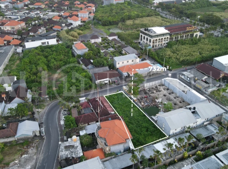 Strategic-Commercial-732m2-Land-for-Sale-in-Seminyak-4