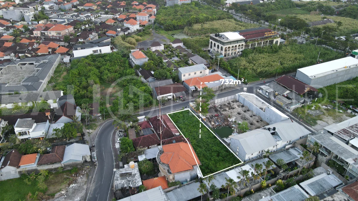 Strategic-Commercial-732m2-Land-for-Sale-in-Seminyak-4