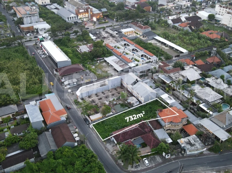 Strategic-Commercial-732m2-Land-for-Sale-in-Seminyak-5