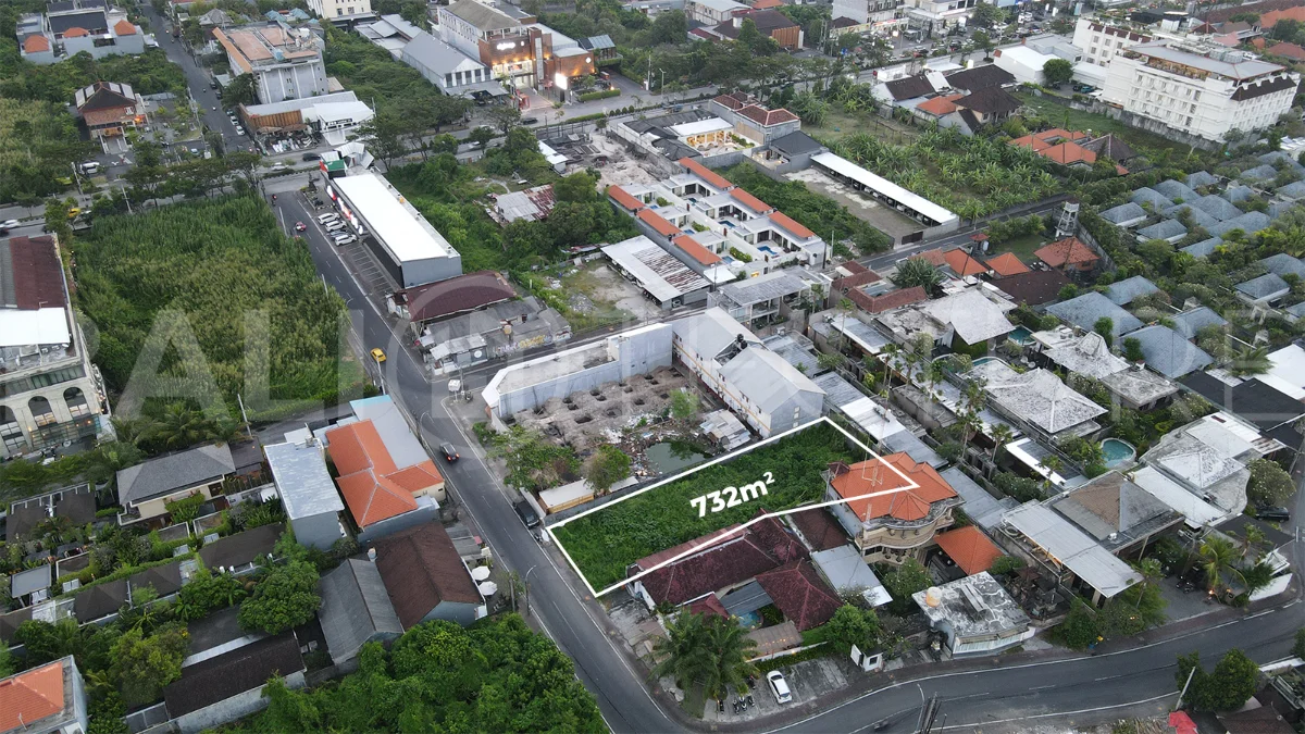 Strategic-Commercial-732m2-Land-for-Sale-in-Seminyak-5