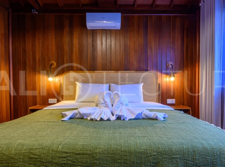 Wooden-Classic-2-Bedroom-Villa-for-Sale-in-Ungasan-17
