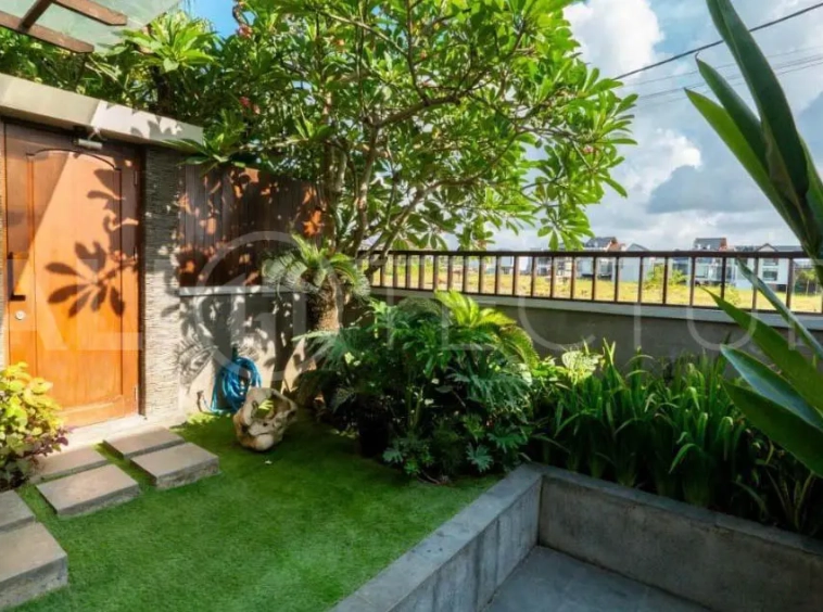 Freehold 5BR Villa Investment Near Batu Bolong Beach9