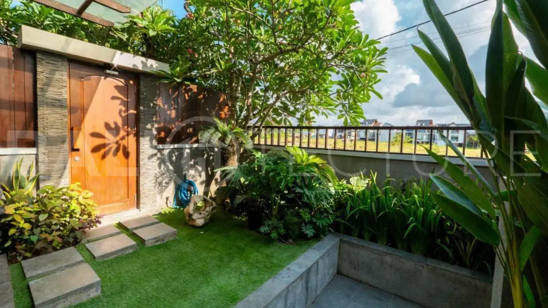 Freehold 5BR Villa Investment Near Batu Bolong Beach9