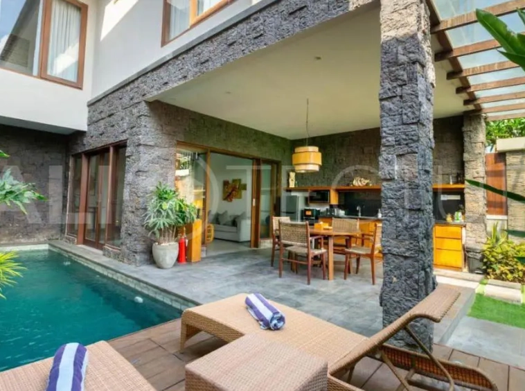Freehold 5BR Villa Investment Near Batu Bolong Beach10