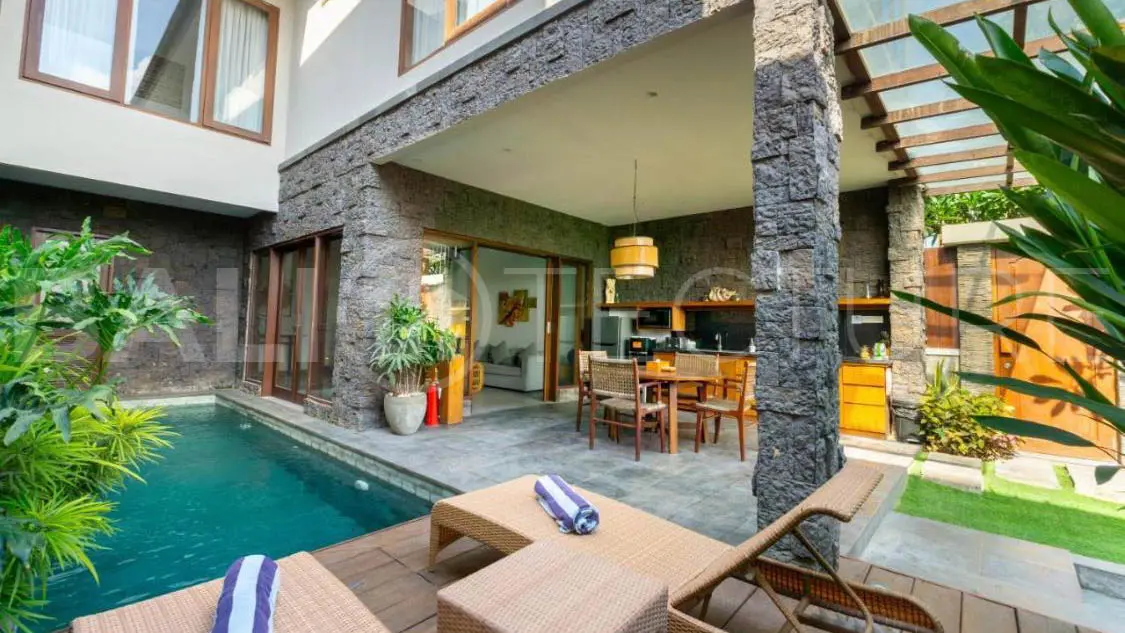 Freehold 5BR Villa Investment Near Batu Bolong Beach10