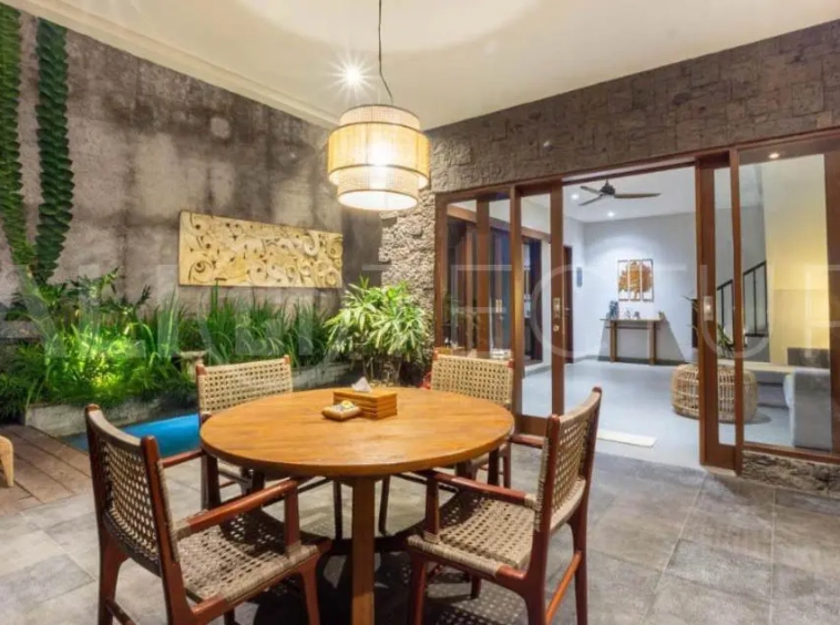 Freehold 5BR Villa Investment Near Batu Bolong Beach11