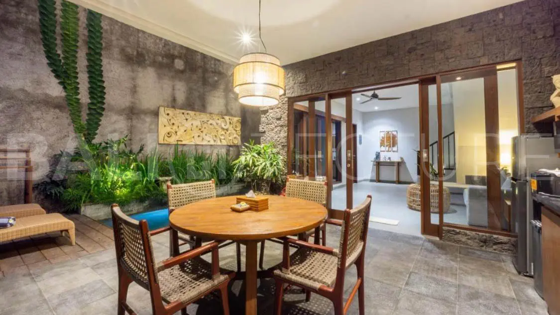 Freehold 5BR Villa Investment Near Batu Bolong Beach11