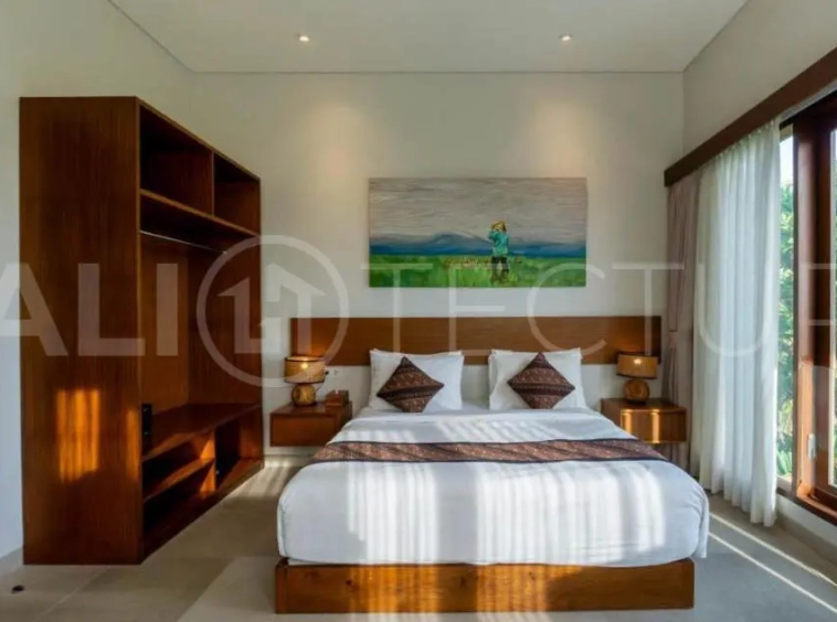Freehold 5BR Villa Investment Near Batu Bolong Beach15