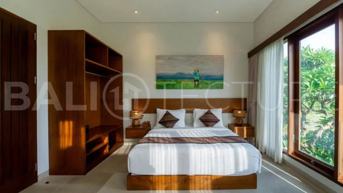 Freehold 5BR Villa Investment Near Batu Bolong Beach15