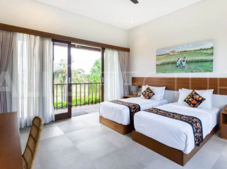 Freehold 5BR Villa Investment Near Batu Bolong Beach18