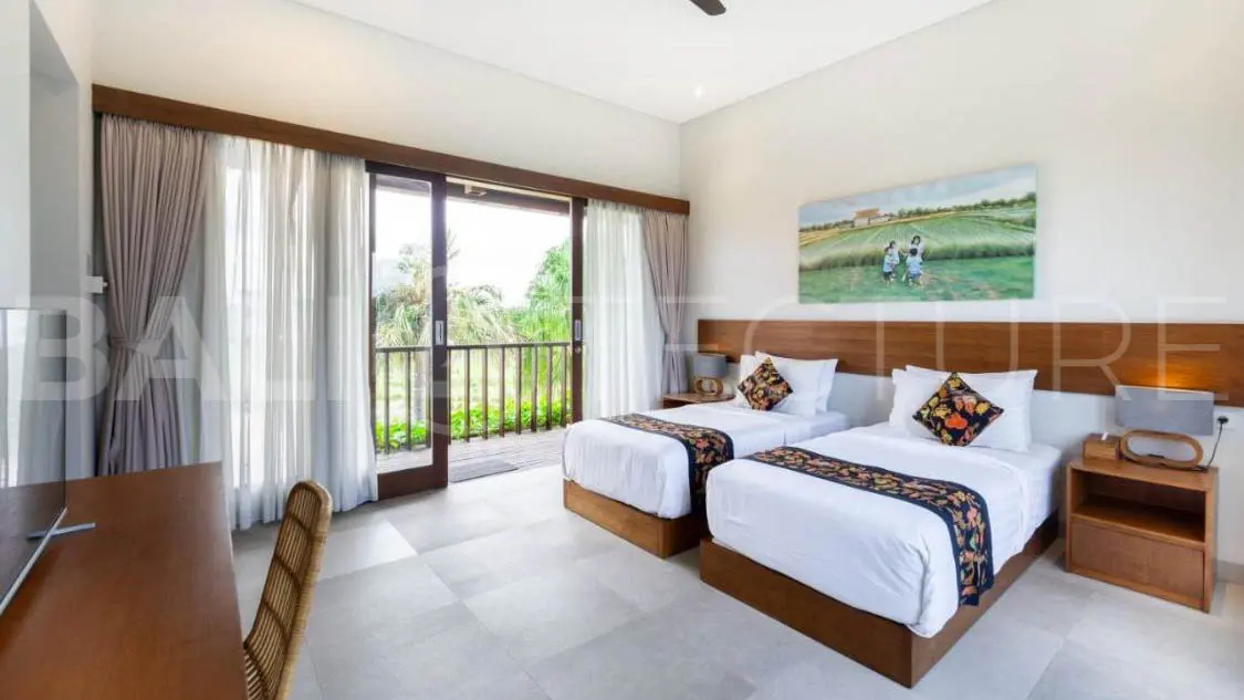 Freehold 5BR Villa Investment Near Batu Bolong Beach18