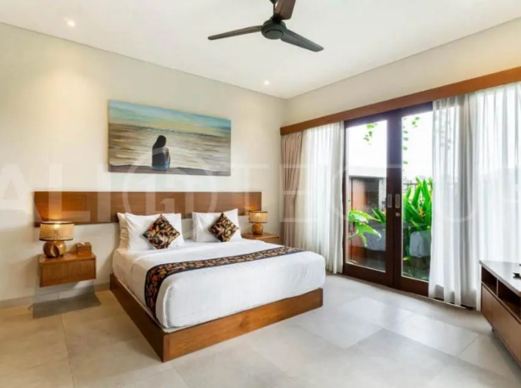 Freehold 5BR Villa Investment Near Batu Bolong Beach1