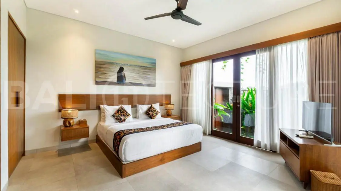 Freehold 5BR Villa Investment Near Batu Bolong Beach1