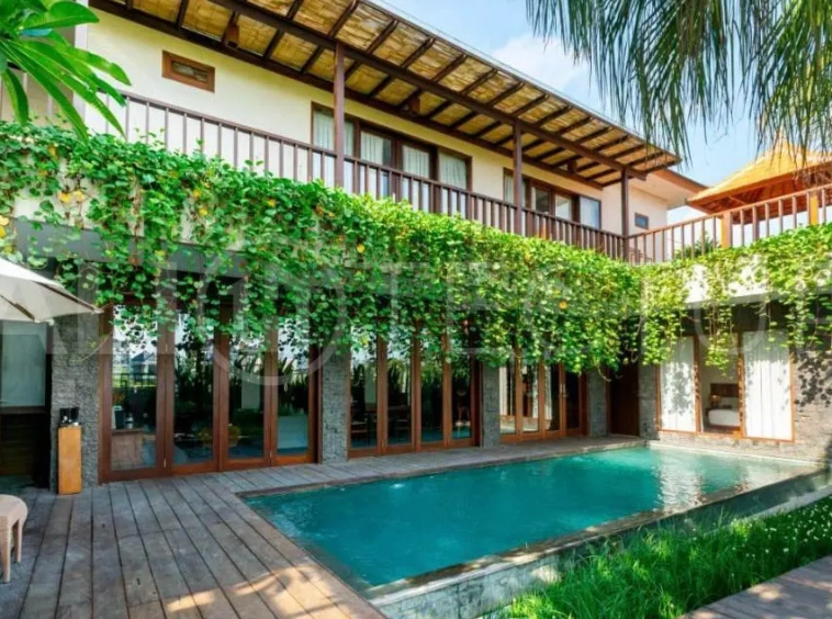 Freehold 5BR Villa Investment Near Batu Bolong Beach2