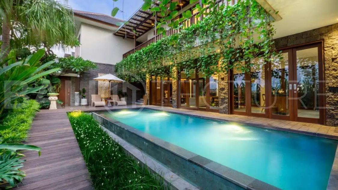 Freehold 5BR Villa Investment Near Batu Bolong Beach5