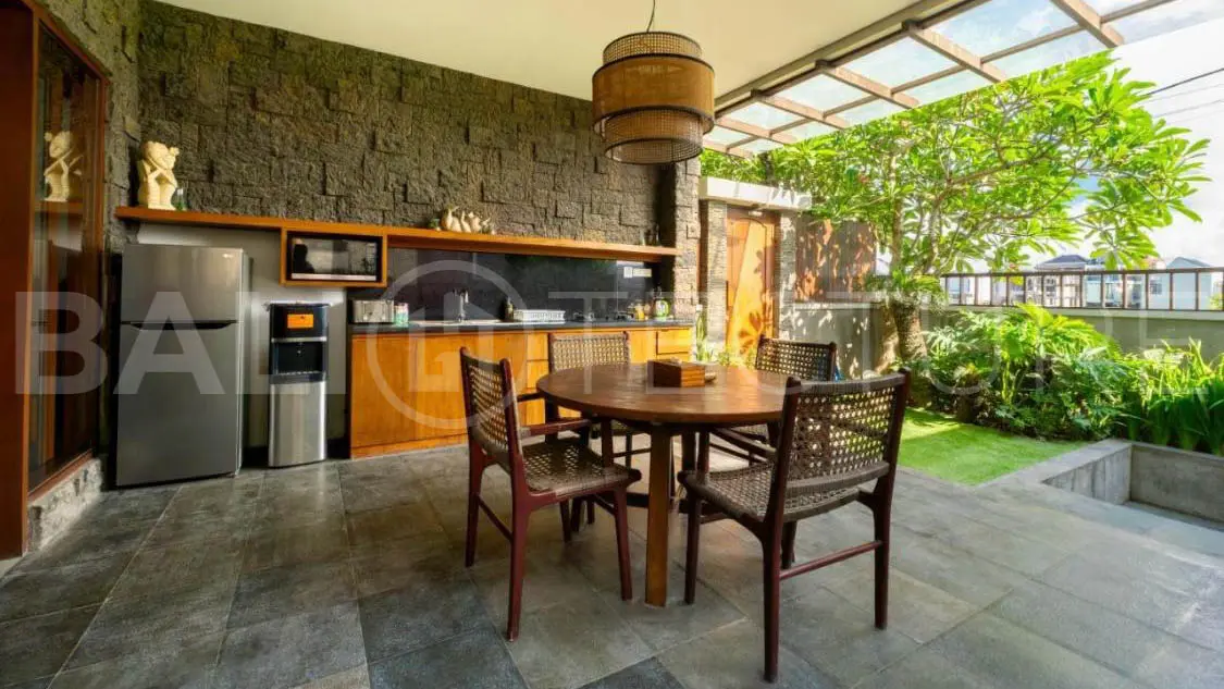 Freehold 5BR Villa Investment Near Batu Bolong Beach8