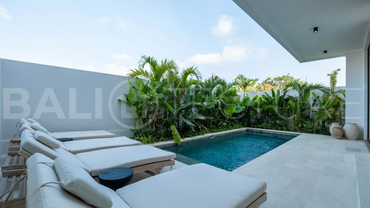 Luxury 3 Bedroom Ocean View Villa for Sale in Ungasan featuring contemporary interiors, a spacious open plan living and dining area, fully equipped designer kitchen with island, three ensuite bedrooms with walk in wardrobes and private balconies, a private swimming pool, panoramic sea views, a 126 sqm rooftop with outdoor kitchenette and entertaining area, plus a private sauna and ice bath. Set on 225 sqm of land with a 477 sqm building area, offered with a 28 year leasehold and guaranteed 30 year extension.