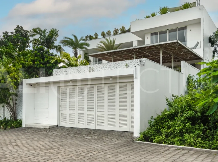 Luxury 4-bedroom turnkey villa for sale in Ungasan, Bali, featuring a private pool, elegant tropical interiors, home cinema, and a 360° panoramic rooftop with ocean, GWK, and Mount Agung views.