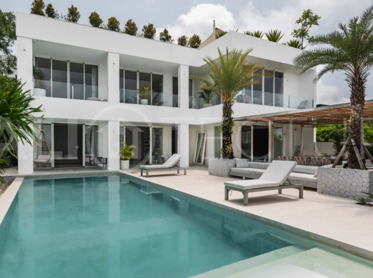 Luxury 4-bedroom turnkey villa for sale in Ungasan, Bali, featuring a private pool, elegant tropical interiors, home cinema, and a 360° panoramic rooftop with ocean, GWK, and Mount Agung views.
