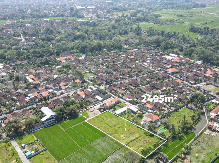2,495 m² yellow-zone leasehold land for sale in Nyambu, Kaba Kaba, with rectangular shape, car and motorbike access, and scenic rice field and mountain views.