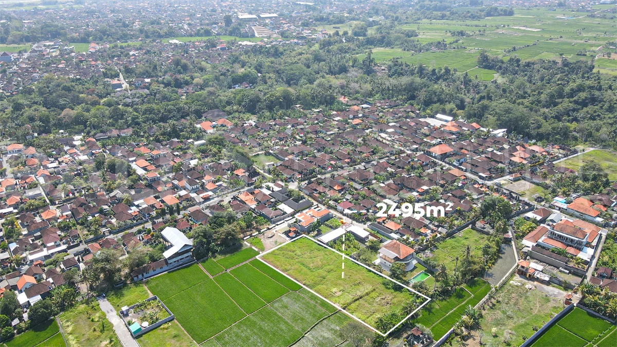 2,495 m² yellow-zone leasehold land for sale in Nyambu, Kaba Kaba, with rectangular shape, car and motorbike access, and scenic rice field and mountain views.