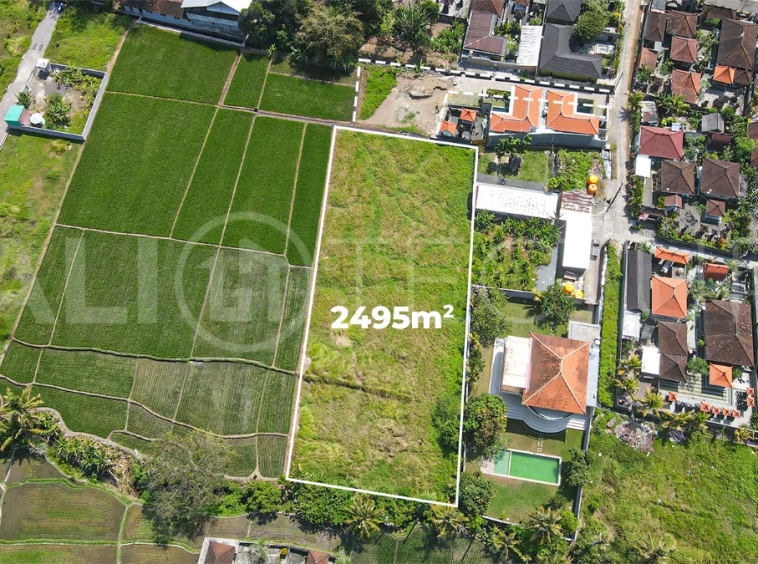 2,495 m² yellow-zone leasehold land for sale in Nyambu, Kaba Kaba, with rectangular shape, car and motorbike access, and scenic rice field and mountain views.