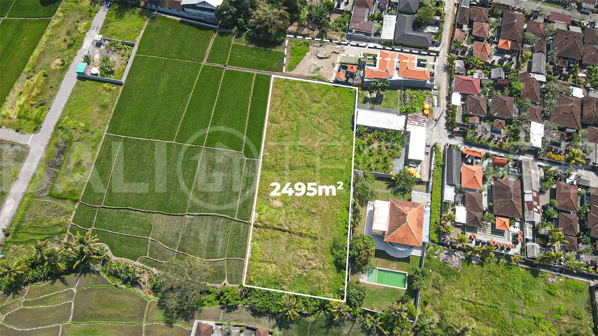 2,495 m² yellow-zone leasehold land for sale in Nyambu, Kaba Kaba, with rectangular shape, car and motorbike access, and scenic rice field and mountain views.