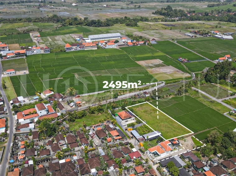 2,495 m² yellow-zone leasehold land for sale in Nyambu, Kaba Kaba, with rectangular shape, car and motorbike access, and scenic rice field and mountain views.
