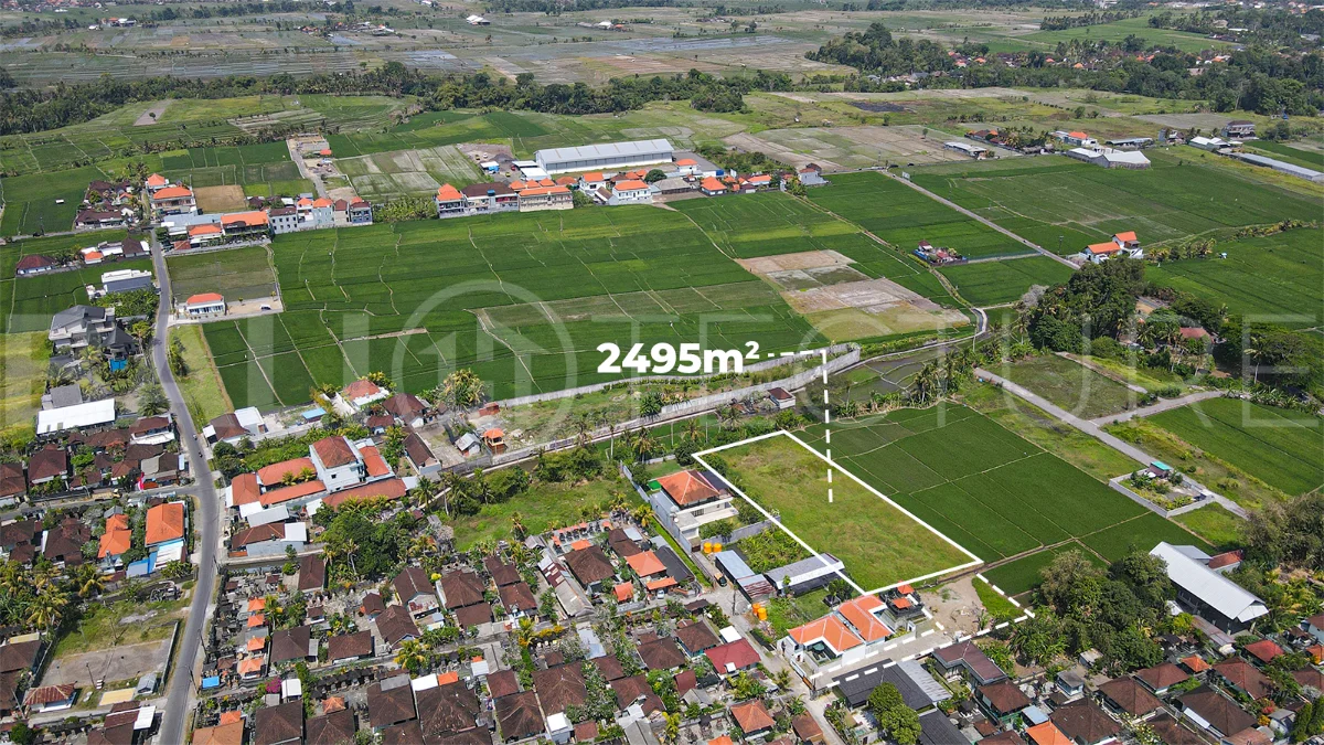 2,495 m² yellow-zone leasehold land for sale in Nyambu, Kaba Kaba, with rectangular shape, car and motorbike access, and scenic rice field and mountain views.