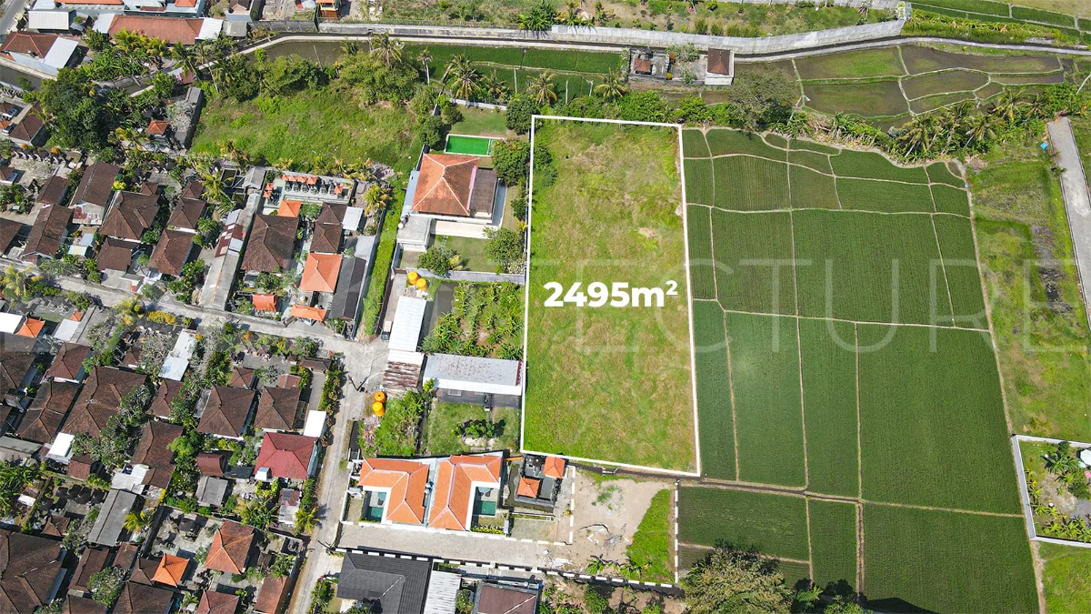 2,495 m² yellow-zone leasehold land for sale in Nyambu, Kaba Kaba, with rectangular shape, car and motorbike access, and scenic rice field and mountain views.