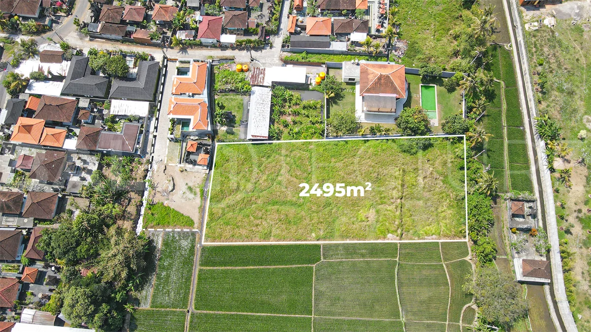 2,495 m² yellow-zone leasehold land for sale in Nyambu, Kaba Kaba, with rectangular shape, car and motorbike access, and scenic rice field and mountain views.