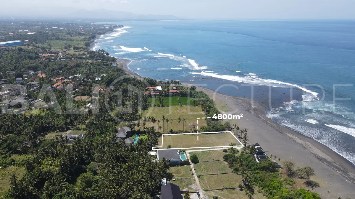 4,800 m² freehold beachfront land for sale in Saba Beach, Bali, directly overlooking the black-sand shoreline in a tranquil and undeveloped coastal setting.