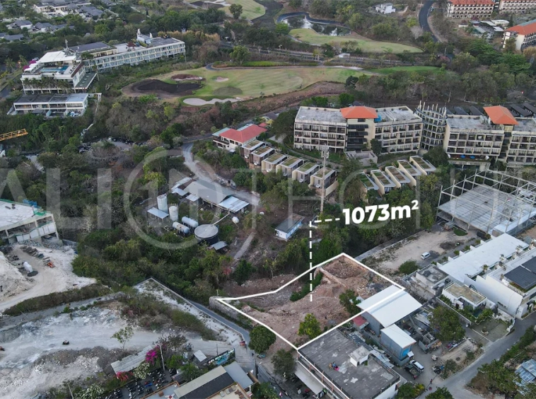 Aerial view of 1,073m² leasehold land for sale near Bingin Beach, Uluwatu, overlooking the ocean with stunning sunset views, surrounded by villas, cafés, restaurants, and coastal developments.